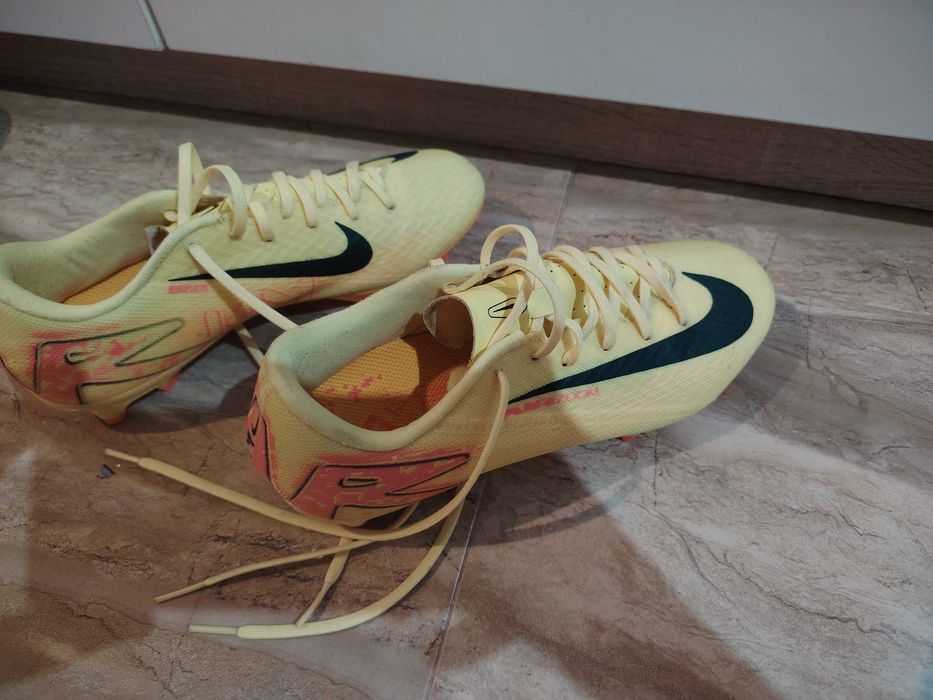 Бутони Nike номер 37, 5