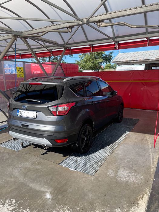 Ford kuga 4x4  , variante sprinter sau autoturism mai mic de oras