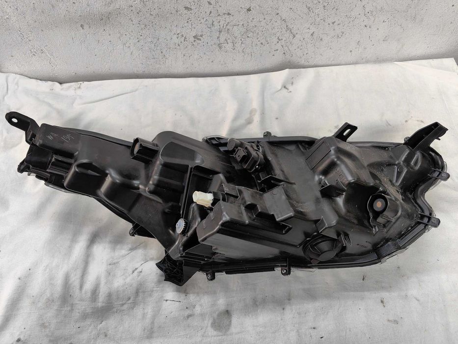 Оригинален фар Ляв Десен  Тойота Ярис  Toyota Yaris Full Led