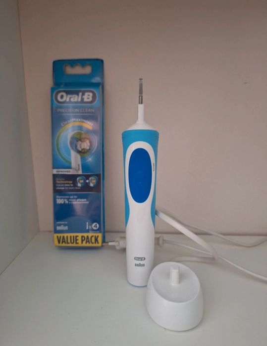 Periuta de dinti electrica Oral-B Vitality + 3 capete de rezerva
Folosot foarte putiin