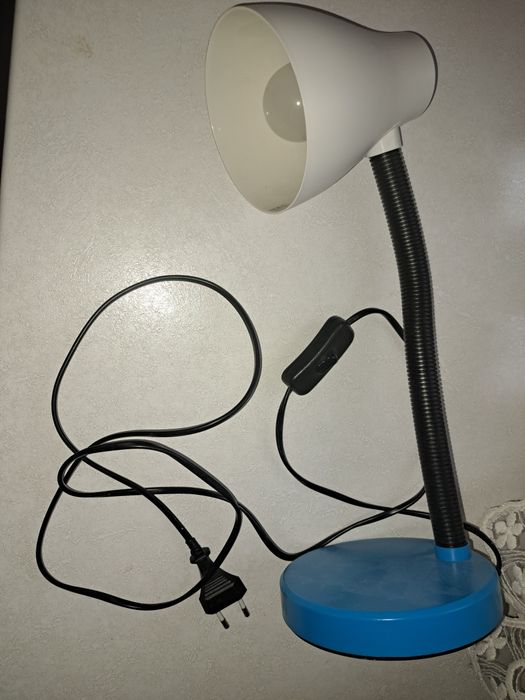 Настолна лампа метална