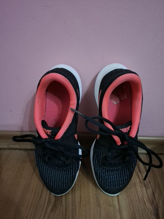 Обувки Nike Revolution 4