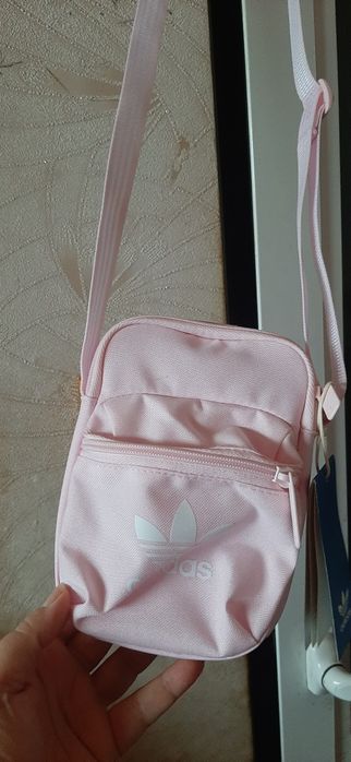 Нова чантичка Адидас
