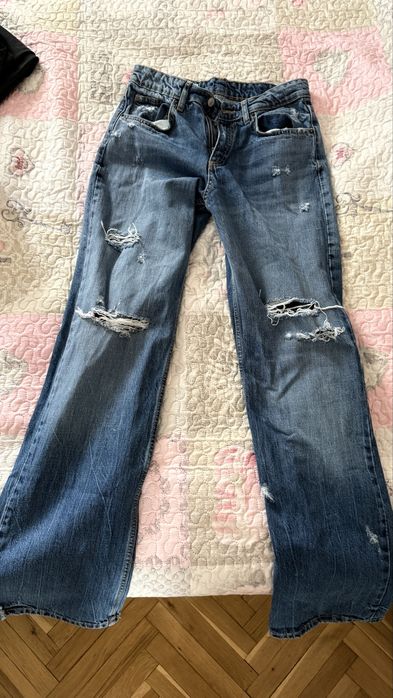 Дънки от Zara със скъсан ефект