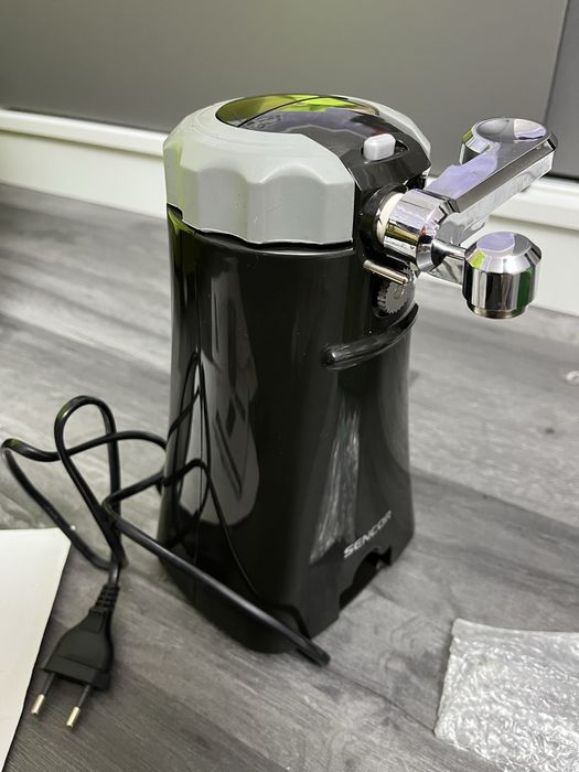 Deschizator multifunctional conserve/borcane/sticle