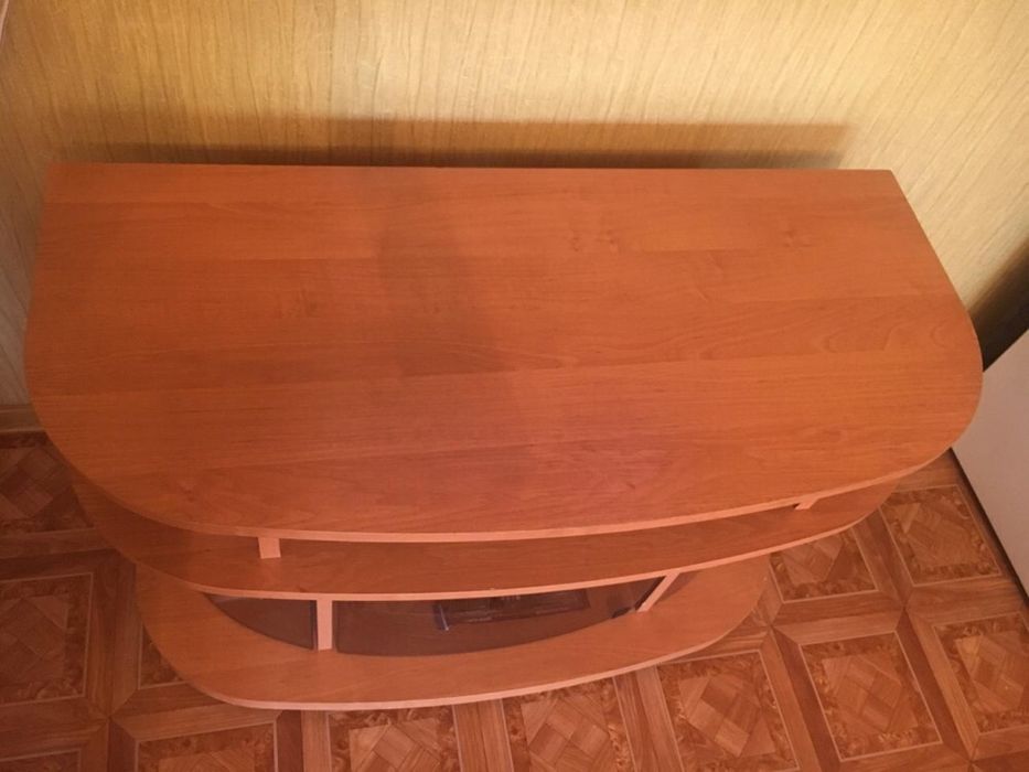 Продам тумбочку на колесиках