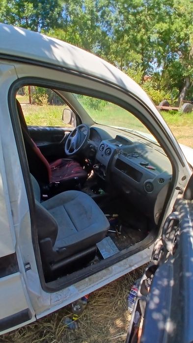 Schimb 2 mașini  cu cross sau atv golf 4 1.9tdi  si citrone 1.5