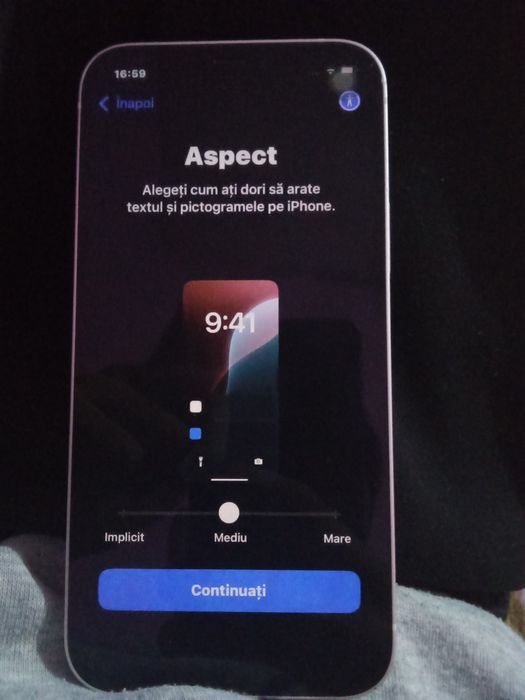 iPhone 12 folosit, fără nicio zgârietură, dar blocat de proprietar