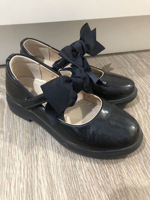 Школьные туфли