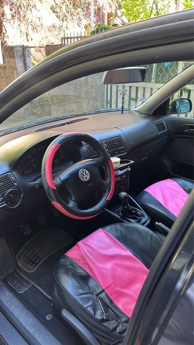 Продавам Volkswagen Golf 4