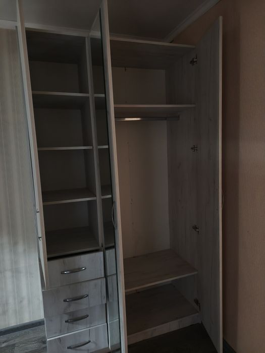 Продам шкаф  вместительный