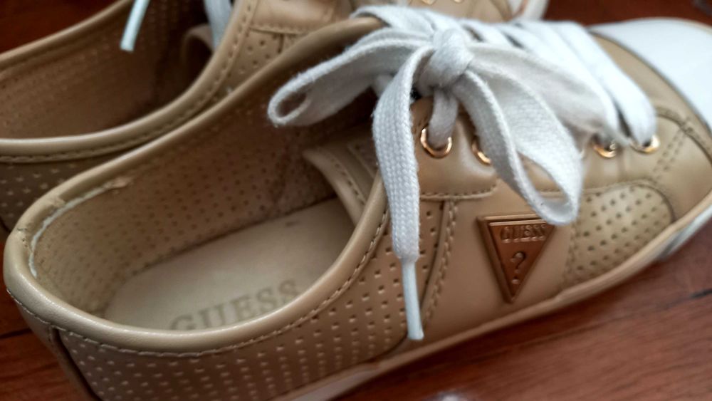 Дамски маратонки GUESS 38н