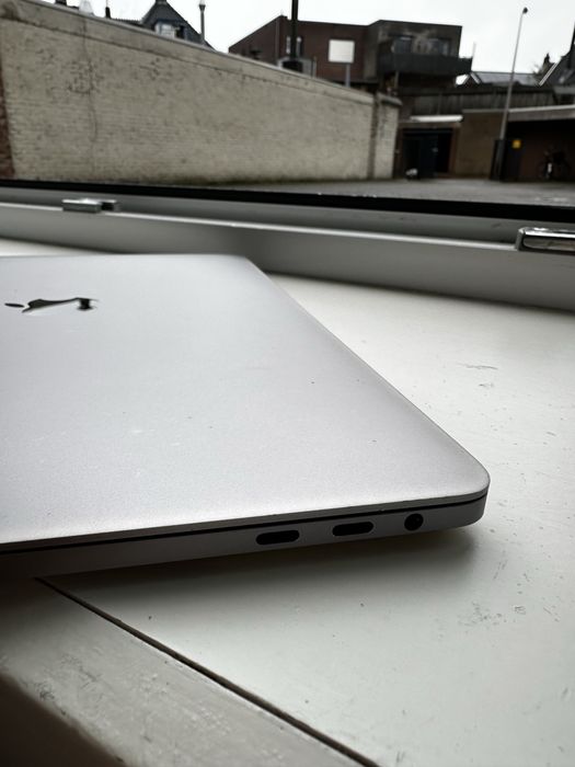 Macbook Pro late 2019 fullbox 16GB Ram 512gb ssd 4 porturi 2020 m1