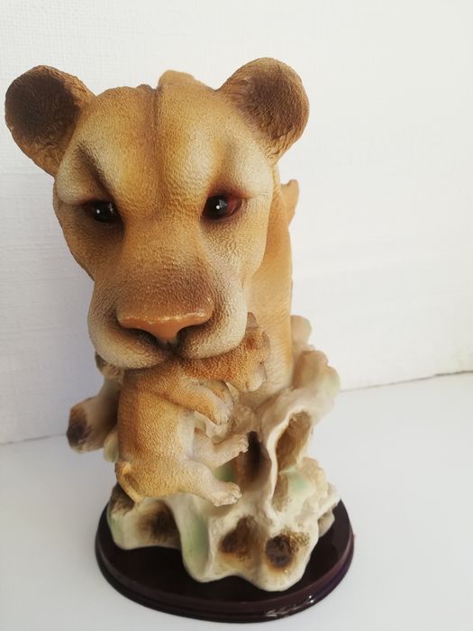 Статуэтка львицы!