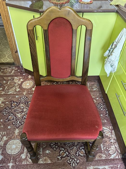 Стол кухонный и стулья