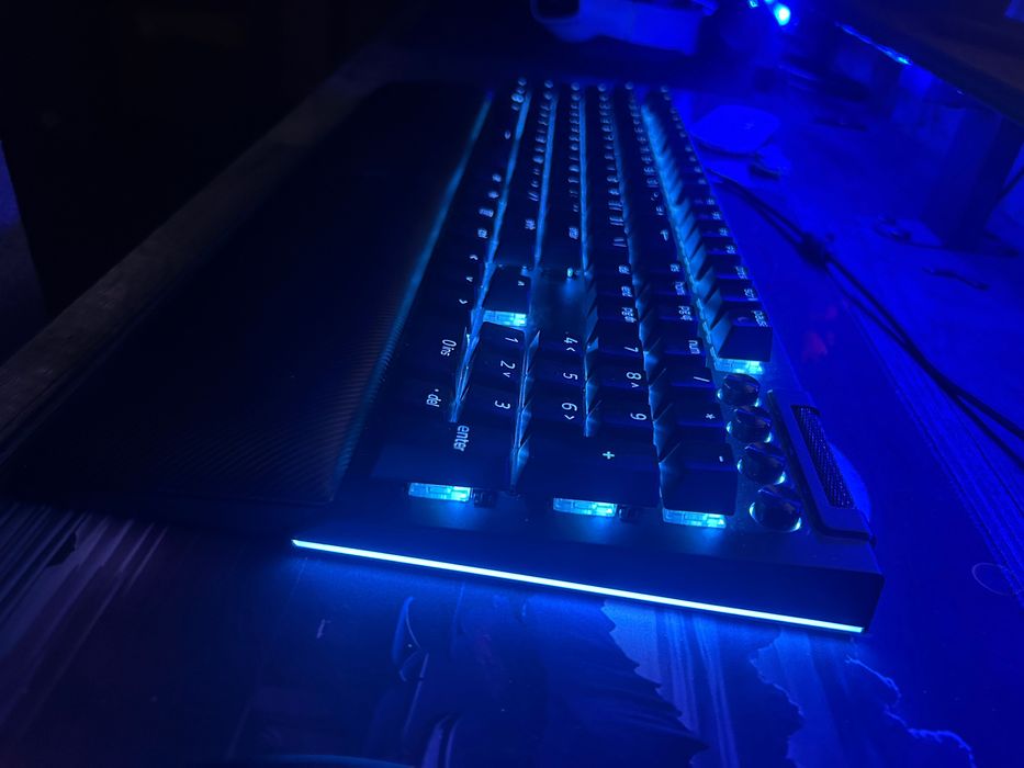 Клавиатура Gaming BlackWidow V4 (Green Switch), Механична