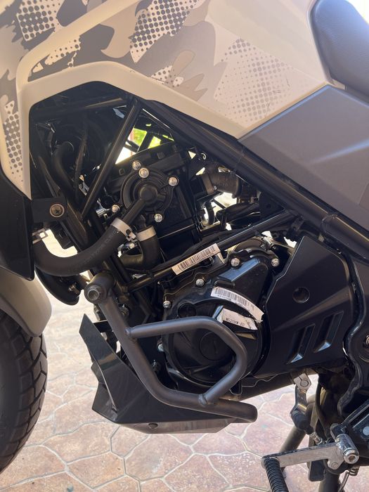 Motocicleta Adventure Sym NHT 200cc / 1000km / 2023 /ABS