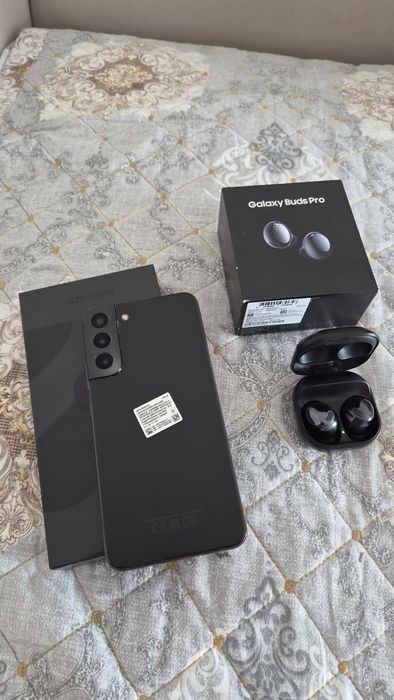 Продам Самсунг s22 plus и наушники