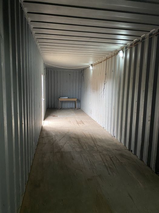 Контейнеры под склад.