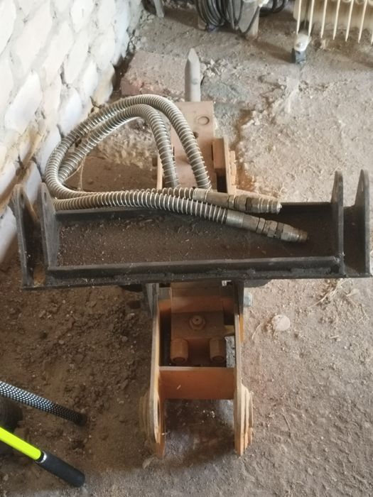 Продам отбойник навесное оборудование