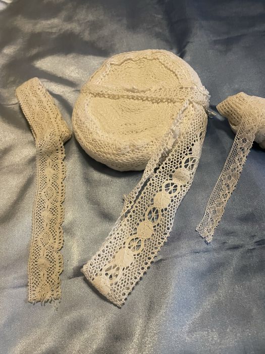 Dantelă veche în stare perfectă