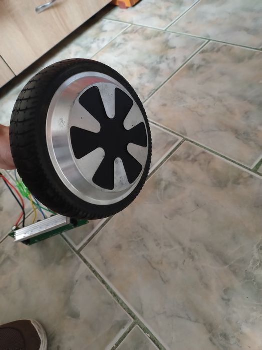 Roata hoverboard cu modul de placa