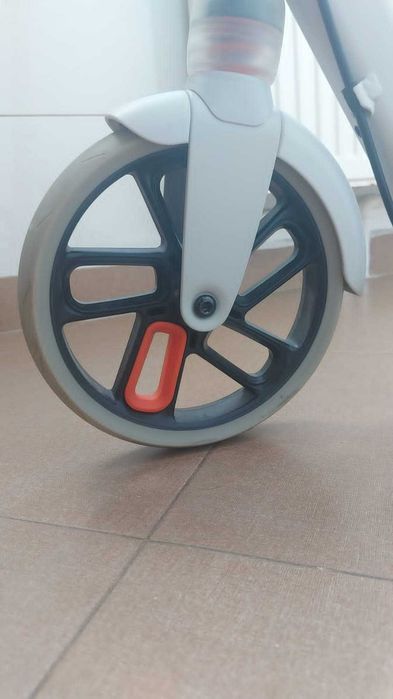 Trotinetă pliabilă, elegantă – stare excelentă!