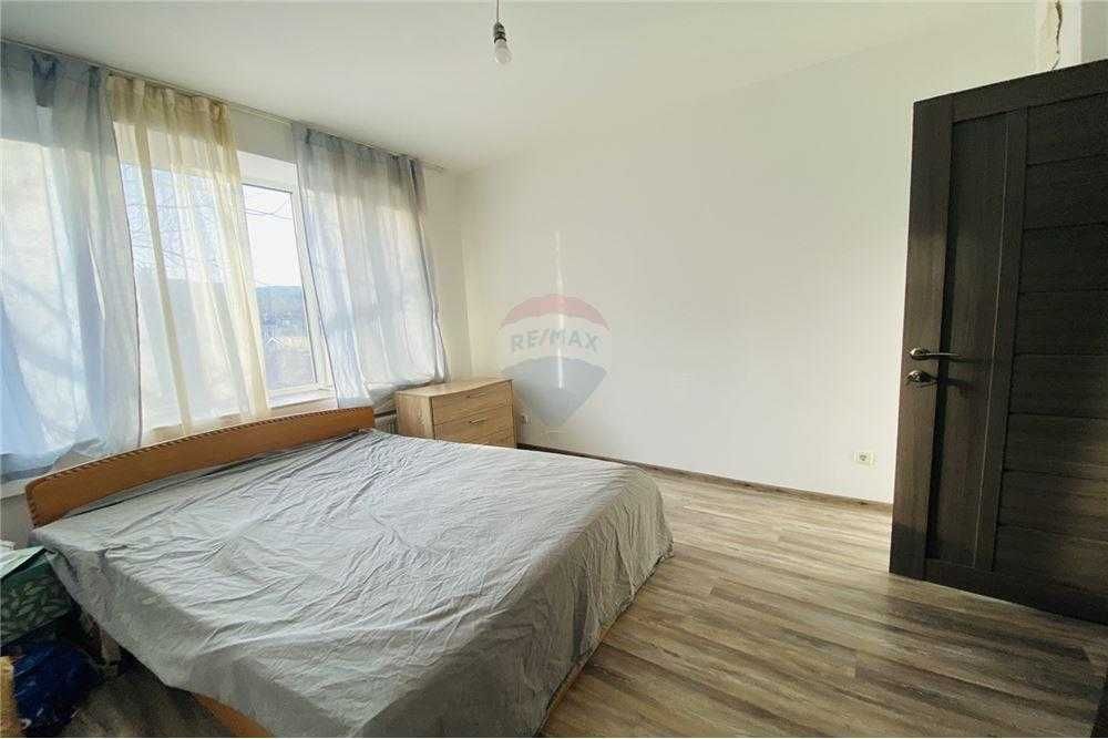 Продава се Тристаен апартамент в Шумен, Център - 74 кв.м за 1659 €/кв.м - Снимка #4