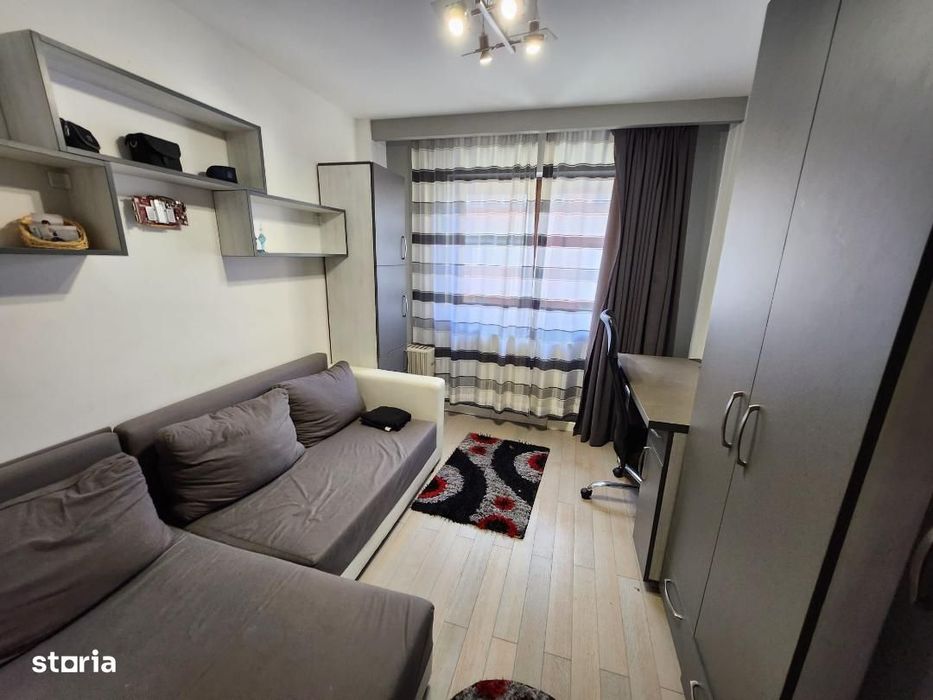 De vanzare Apartament 4 camere, zona Cetate Liceul Sportiv.