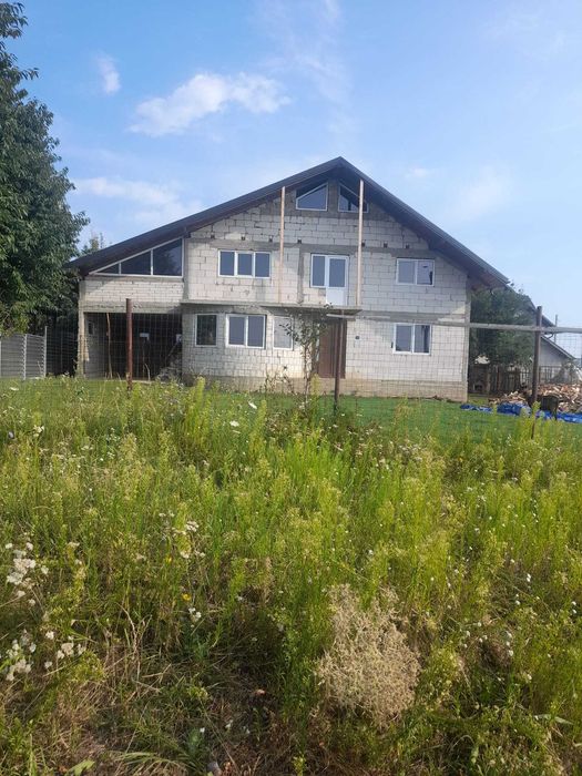 vind    urgent  vila cu  masarda  in sat  MIHOVENI  jud SUCEAVA