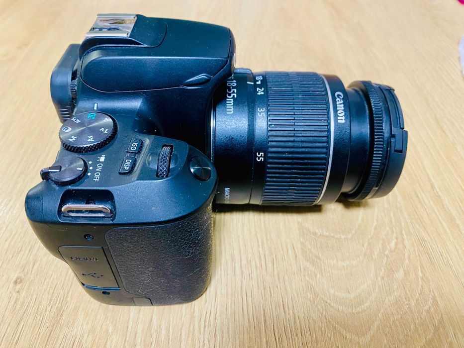 КАТО НОВ !!! Фотоапарат Canon - EOS 250D, EF-S 18-55mm ST, Черен + Карта Памет