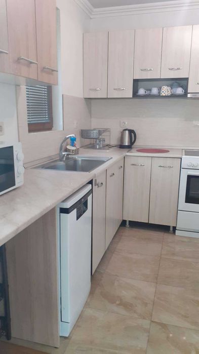 Дава се под наем Тристаен апартамент в Бургас, Сарафово - 125 кв.м за 561 € - Снимка #1