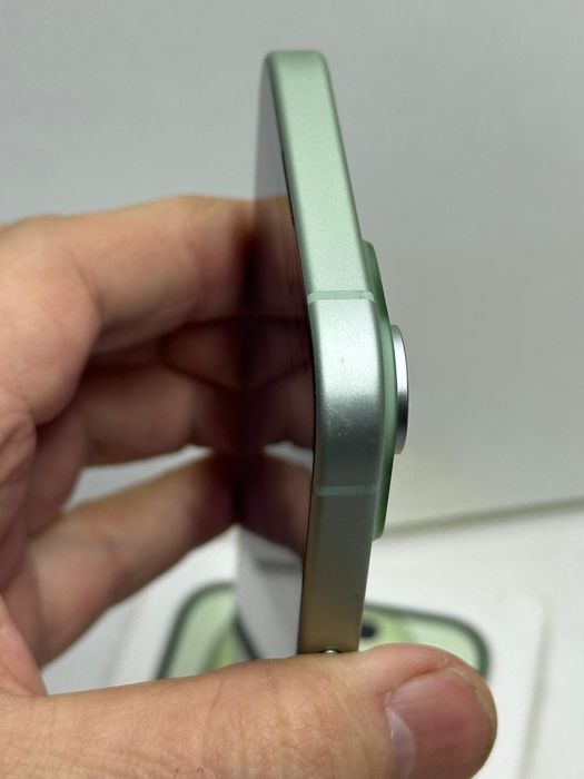 Продам Айфон 15 128г