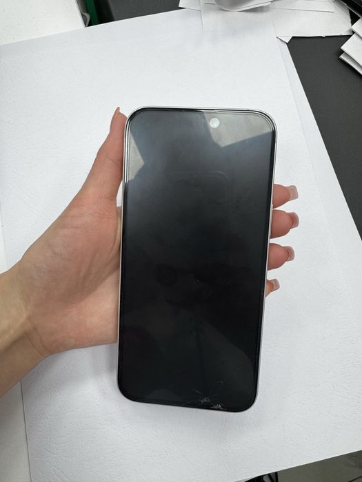 Iphone 16 plus цвет белый