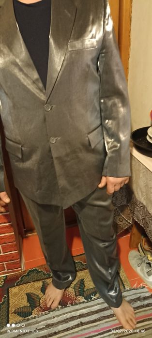 Costum nou pentru ocazii , nefolosit