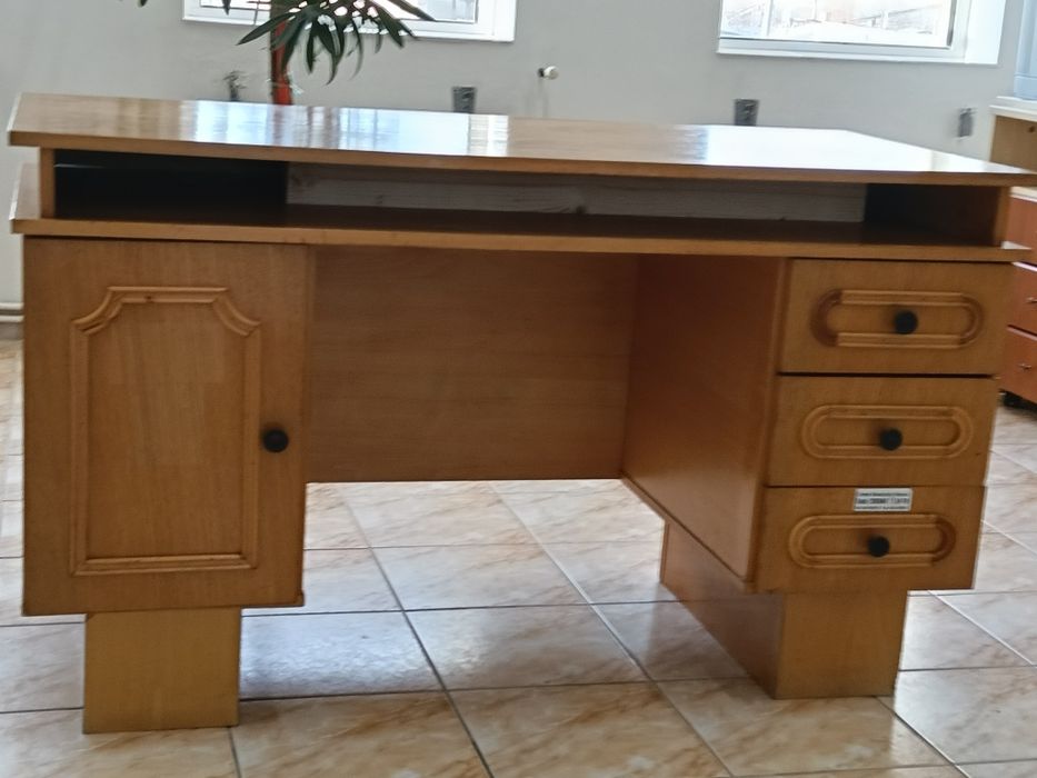 Birou și scaun în stare foarte buna