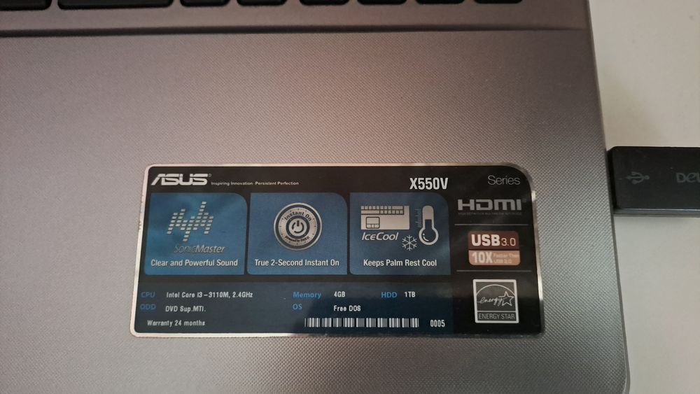 Лаптоп Asus x550v