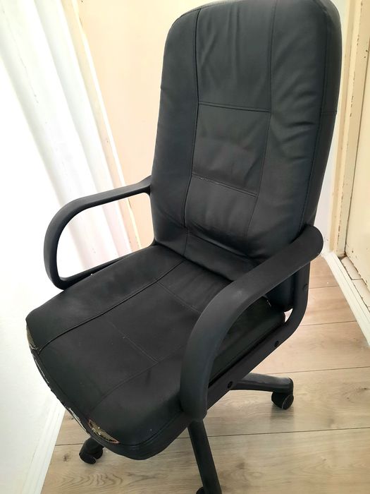 Scaun de birou funcțional – uzură estetică