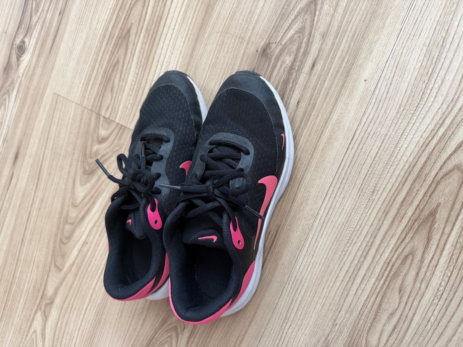 Маратонки NIKE и PUMA