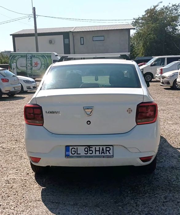 Vând Dacia Logan