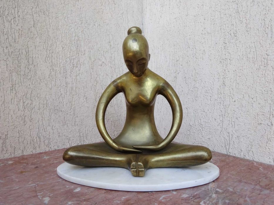 Statueta Yoga 'asiatica meditand' - Piesa simbolica Superba