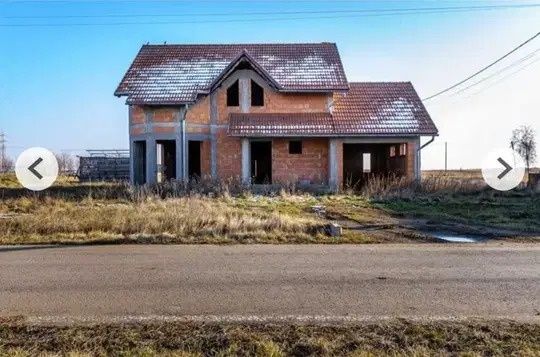 Casa la rosu in Sagu, 505 mp teren.