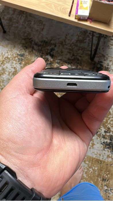 Telefon cu butoane mari(merge cartela de digi)