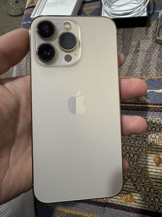 iPhone 13 pro золотистое