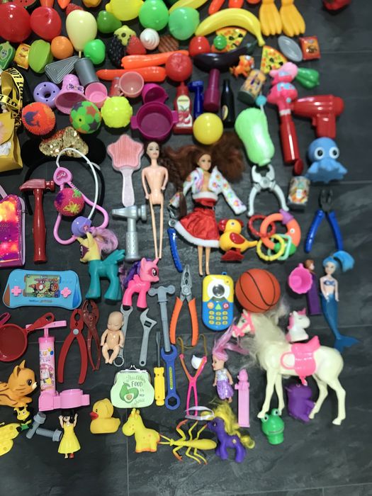 Голям  чувал с 268 пластмасови играчки