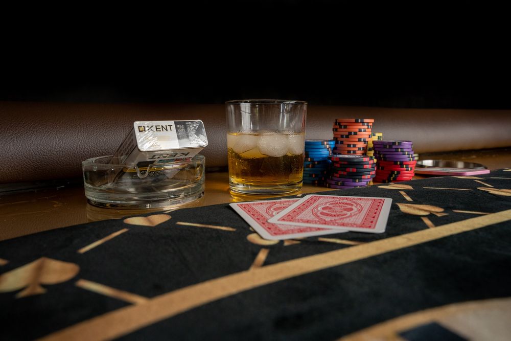 Masa de poker si jetoane persinalizate | Produc mese poker si jetoane