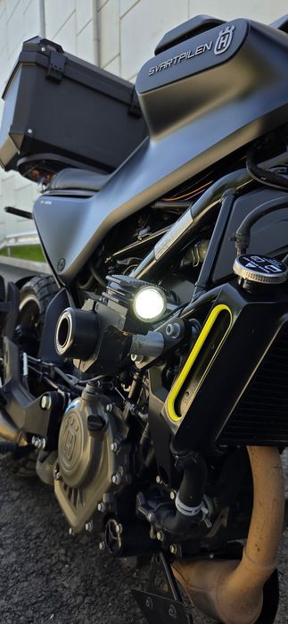 Motocicleta Husqvarna Svartpilen 125cc 2023