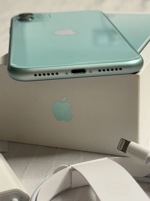 iPhone 11 64GB green