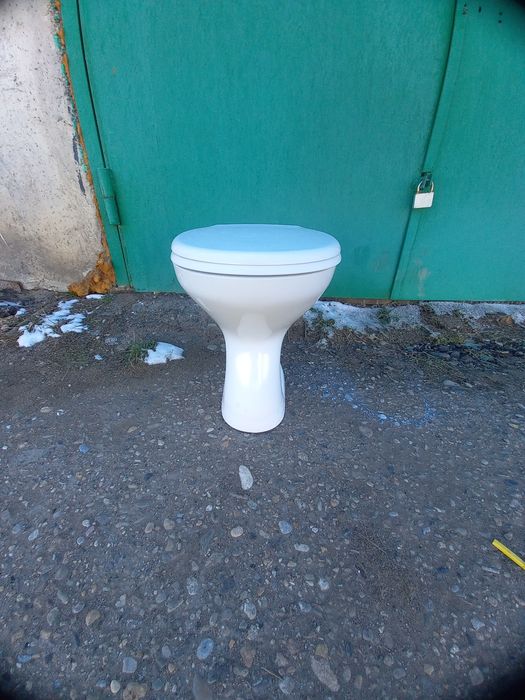 Продается унитаз.