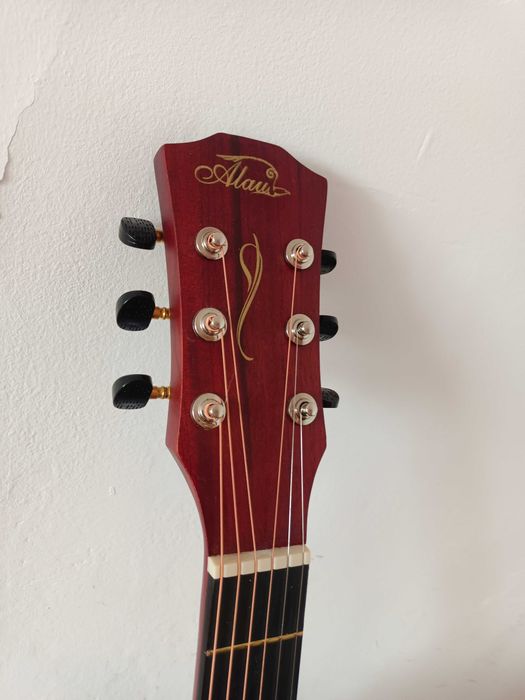 Акустическая гитара